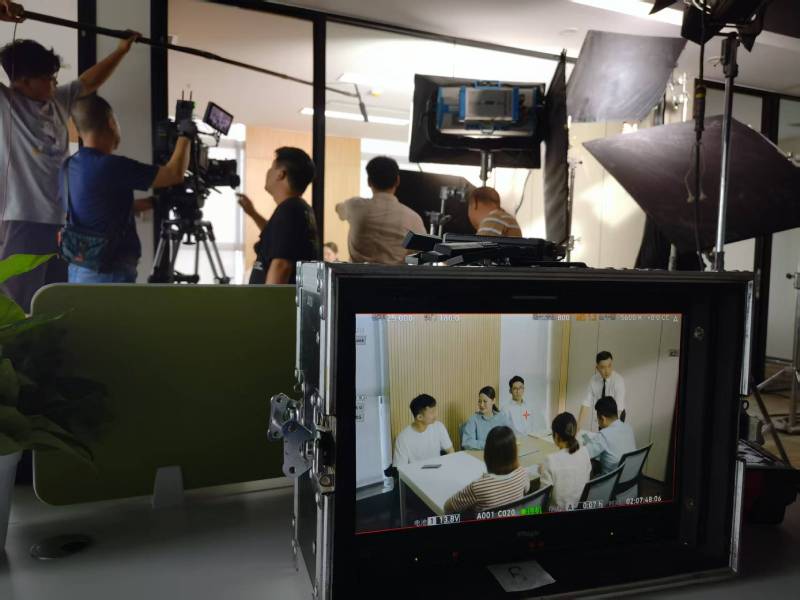 长寿区TVC拍摄公司：科技产品视觉化大师，诠释未来感与功能美学